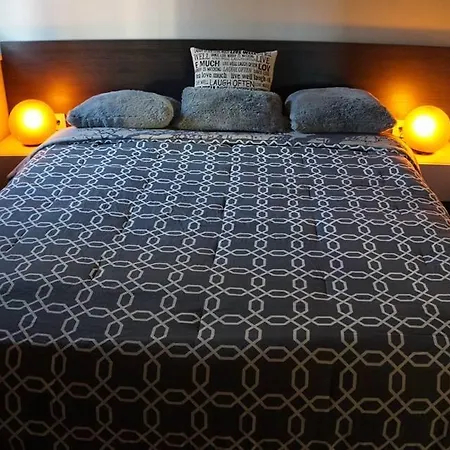 Zen Den Apartment *